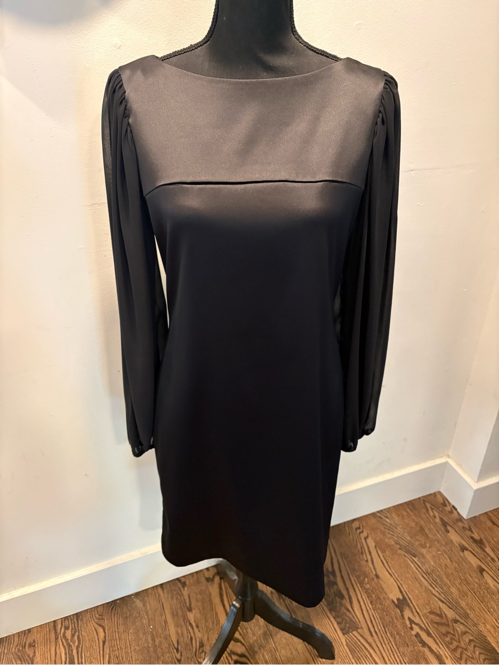 Donna Morgan Black Long-Sleeve Elegant Shift Dress